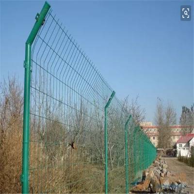 雙邊絲圈地護(hù)欄網(wǎng)河道安全防護(hù)網(wǎng)廠區(qū)果園鐵絲網(wǎng)圍欄